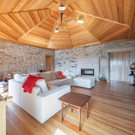 Casa Da Moiroa Sendim (Viseu)